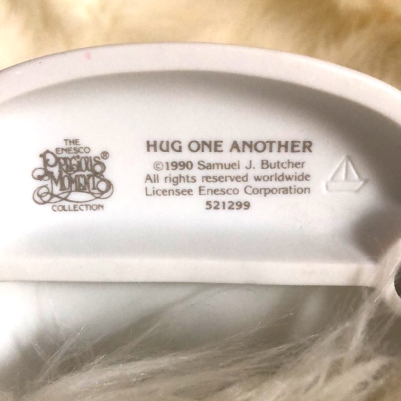 PRECIOUS MOMENTS Hug One Another - Picture 3 of 5